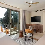 Sentido Apollo Palace Mesongí