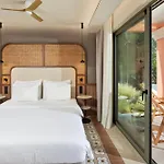 Sentido Apollo Palace Mesongí