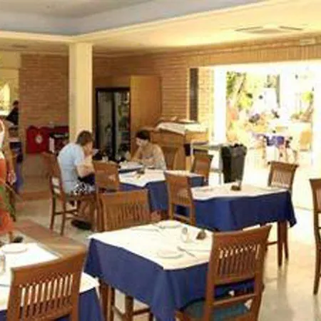Sentido Apollo Palace מלון
